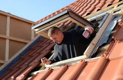 Pose de fenêtres de toit Velux à Os-Marsillon